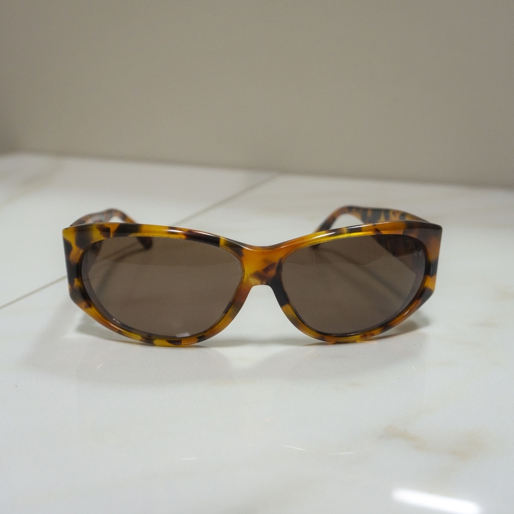Vintage Gucci sunglasses - Picture 2 of 9